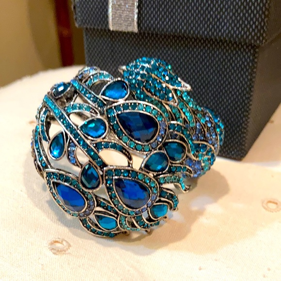 PEACOCK Bracelet 3”width. Fits 6-8” wrist. Expandable with spring closure. Stone - Picture 5 of 8